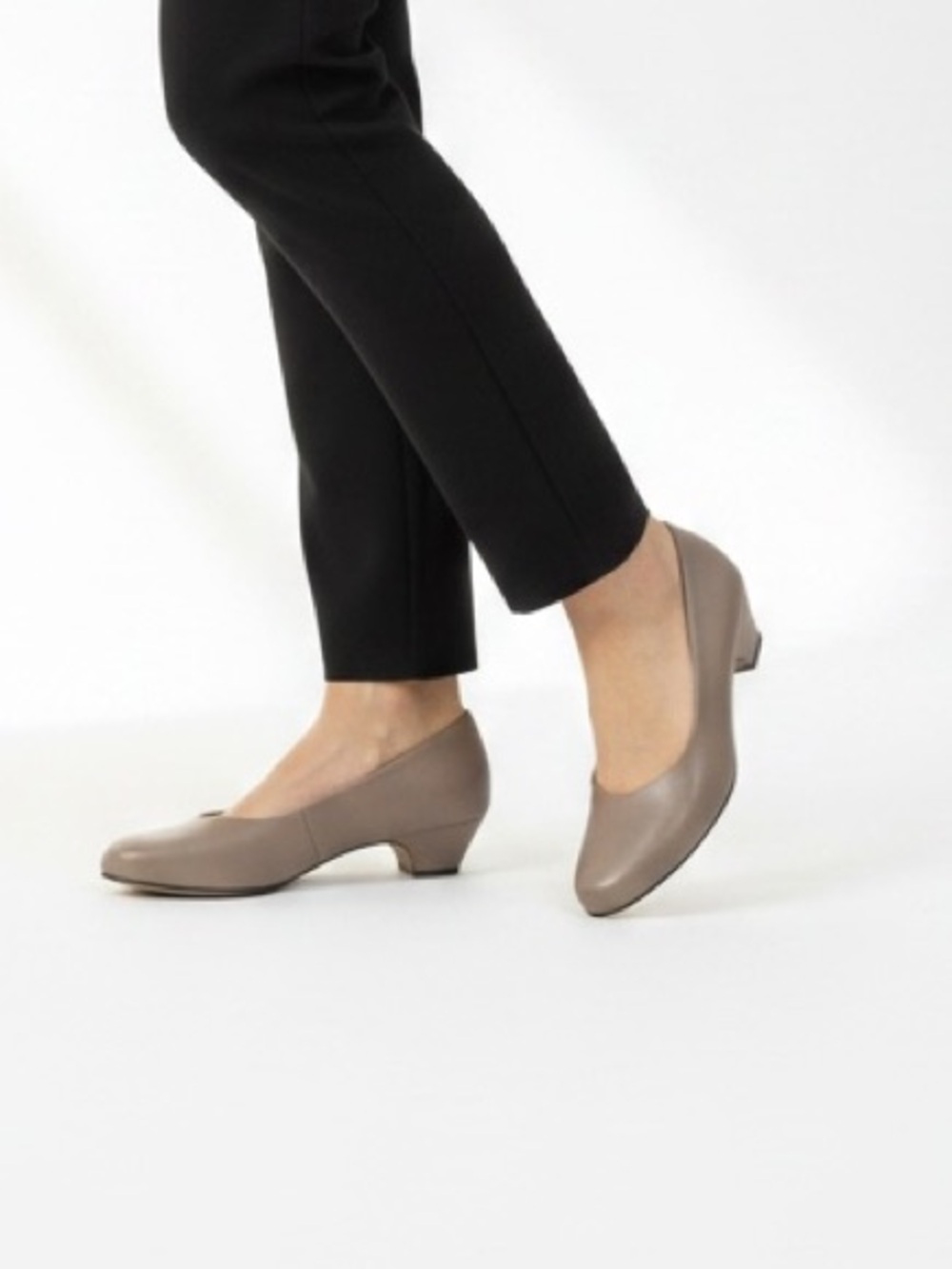Soft Style Hush Puppies Angel II Beige Comfort Ballet Flats Size 7.5
